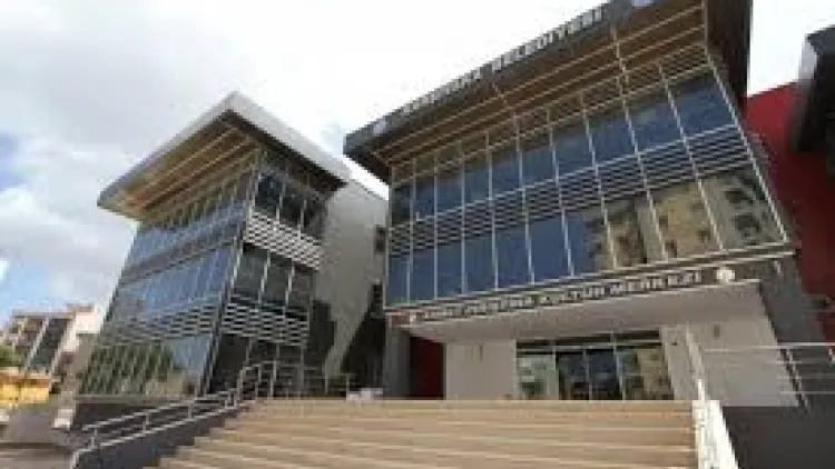 İzmir'de Mega Akademi ve Aksüt Hoca Rüzgârı