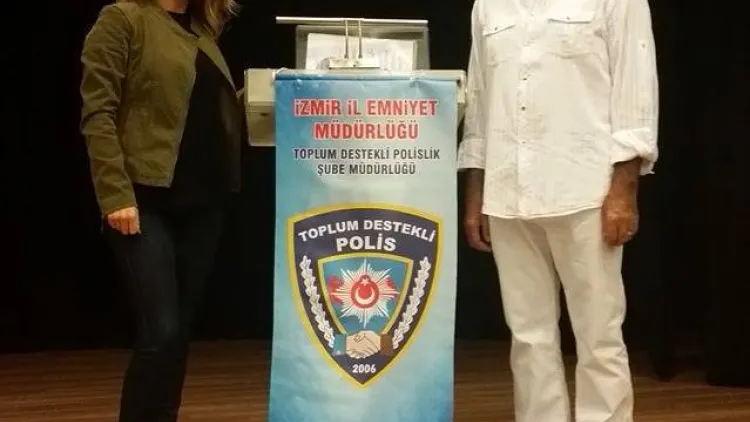 İzmir'de Mega Akademi ve Aksüt Hoca Rüzgârı