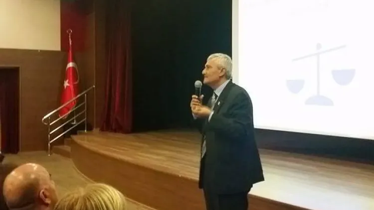 İzmir'de Mega Akademi ve Aksüt Hoca Rüzgârı