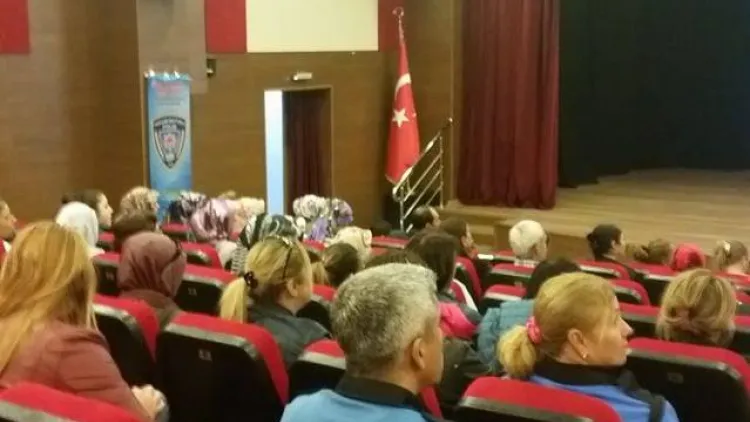 İzmir'de Mega Akademi ve Aksüt Hoca Rüzgârı
