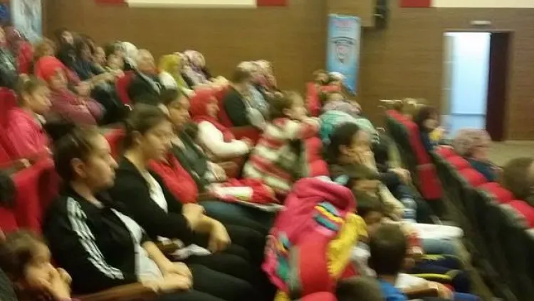 İzmir'de Mega Akademi ve Aksüt Hoca Rüzgârı