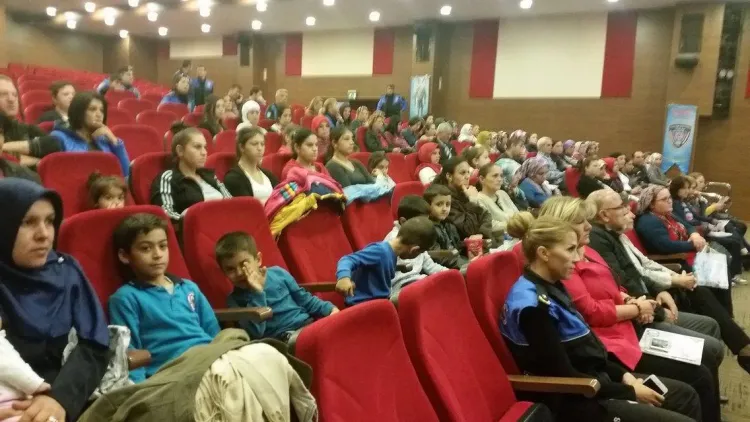 İzmir'de Mega Akademi ve Aksüt Hoca Rüzgârı