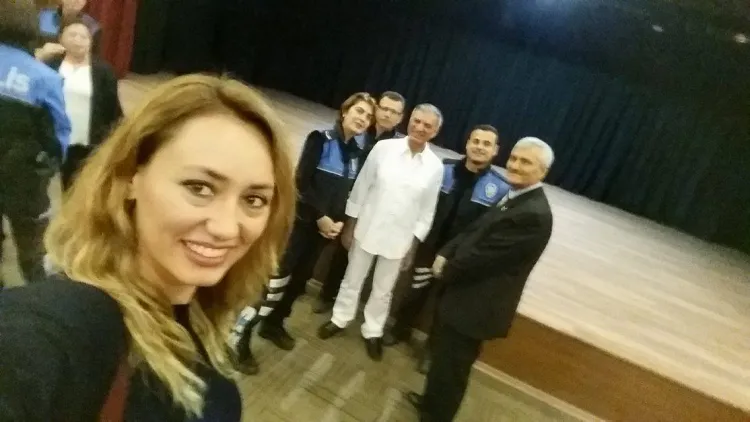 İzmir'de Mega Akademi ve Aksüt Hoca Rüzgârı
