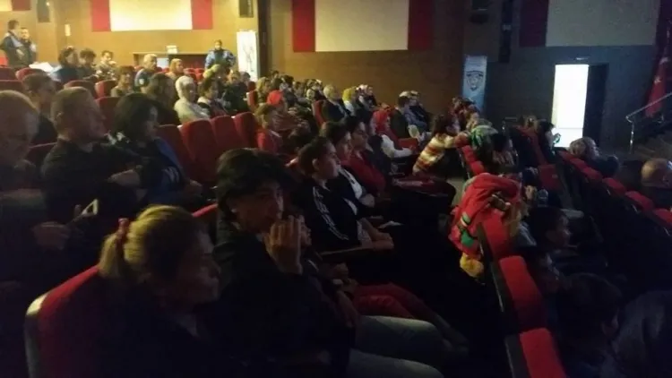 İzmir'de Mega Akademi ve Aksüt Hoca Rüzgârı