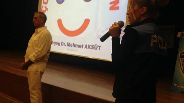 İzmir'de Mega Akademi ve Aksüt Hoca Rüzgârı
